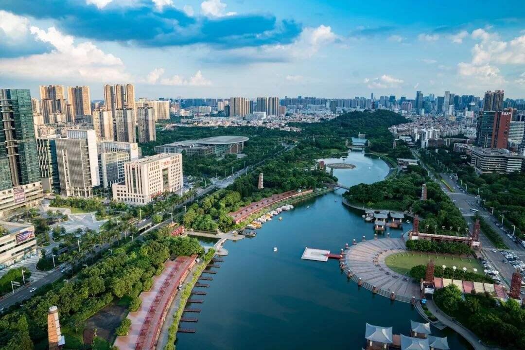 2025年新澳门和香港精准正版免费精准大全全面释义、专家解析解释与落实